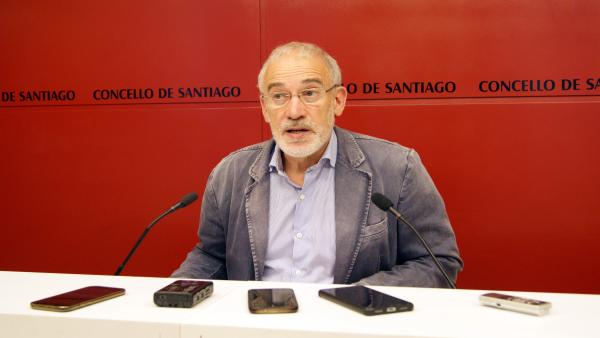 El portavoz del gobierno municipal de Santiago, Gumersindo Guinarte, en rueda de prensa El portavoz del gobierno municipal de Santiago, Gumersindo Guinarte, en rueda de prensa