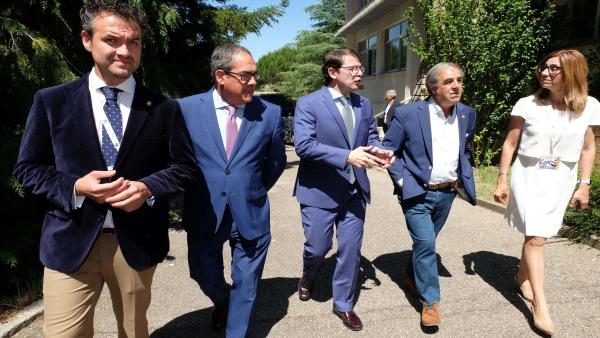 El presidente de la Junta de Castilla y León, Alfonso Fernández Mañueco, ha inaugurado hoy el curso 'Prensa y Poder. Despoblación, tecnología y cultura del mérito' en Aranda de Duero, Burgos. El presidente de la Junta de Castilla y León, Alfonso Fernández Mañueco, ha inaugurado hoy el curso 'Prensa y Poder. Despoblación, tecnología y cultura del mérito' en Aranda de Duero, Burgos.