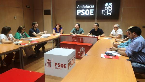Reunión del PSOE de Granda con el sindicato CSIF Reunión del PSOE de Granda con el sindicato CSIF