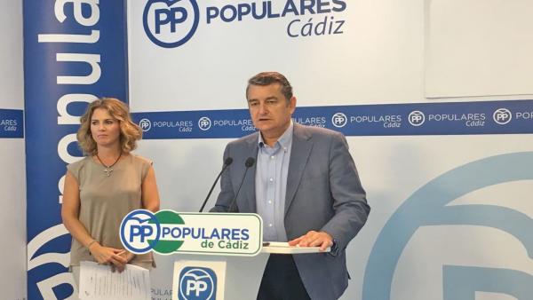 Antonio Sanz y Ana Mestre en rueda de prensa Antonio Sanz y Ana Mestre en rueda de prensa