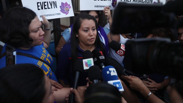 Salvadoreña acusada de homicidio por supuesto aborto enfrentará nuevo juicio Salvadoreña acusada de homicidio por supuesto aborto enfrentará nuevo juicio