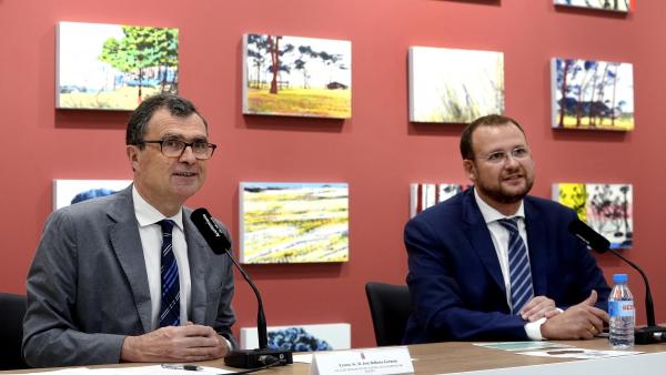 El alcalde de Murcia, José Ballesta, junto al concejal de Desarrollo Urbano y Modernización José Guillén, inauguran la I Jornada del Árbol de Murcia El alcalde de Murcia, José Ballesta, junto al concejal de Desarrollo Urbano y Modernización José Guillén, inauguran la I Jornada del Árbol de Murcia