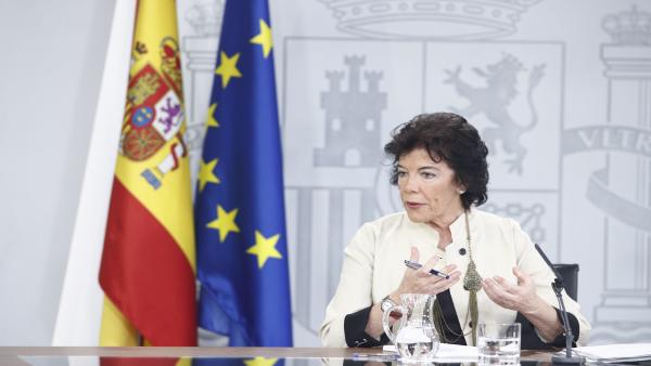 La ministra de Educación y Formación Profesional y portavoz del Gobierno en fuciones, Isabel Celaá, en la rueda de prensa posterior al Consejo de Ministros en La Moncloa. La ministra de Educación y Formación Profesional y portavoz del Gobierno en fuciones, Isabel Celaá, en la rueda de prensa posterior al Consejo de Ministros en La Moncloa.