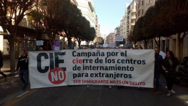 Manifestación por el cierre de los CIES Manifestación por el cierre de los CIES