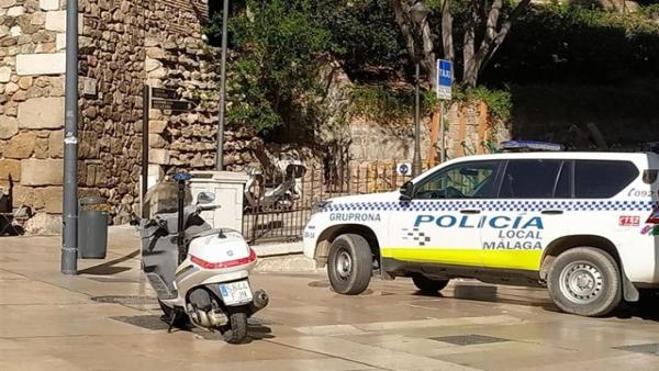 Coche y motocicleta de la Policía Local de Málaga Coche y motocicleta de la Policía Local de Málaga