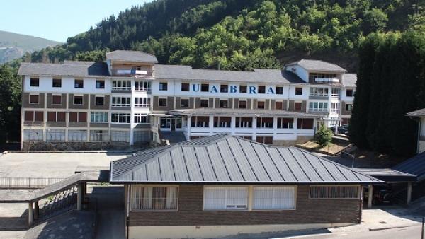 Esti vienres 1 de xunu a les 14.00 hores acaba'l plazu de matriculación na Universidá Asturiana de Branu (UABRA), iniciativa formativa y investigadora qu'impulsa l'Academia de la Llingua Asturiana, la Universidá d'Uviéu y el Conceyu de Cangas del Narce Esti vienres 1 de xunu a les 14.00 hores acaba'l plazu de matriculación na Universidá Asturiana de Branu (UABRA), iniciativa formativa y investigadora qu'impulsa l'Academia de la Llingua Asturiana, la Universidá d'Uviéu y el Conceyu de Cangas del Narce