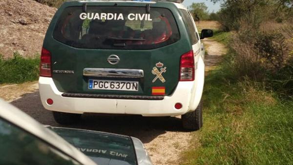 Dispositivo de la Guardia Civil en Sa Pobla para localizar a un presunto ladrón. Dispositivo de la Guardia Civil en Sa Pobla para localizar a un presunto ladrón.
