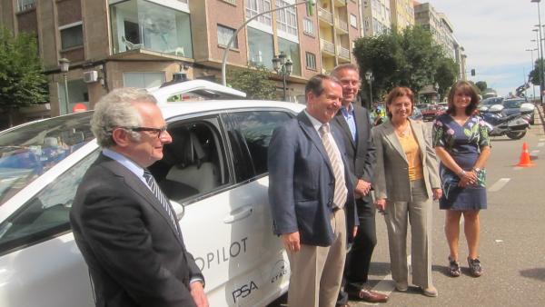 El director del CTAG, Luis Moreno, el alcalde de Vigo, Abel Caballero, y el director de la planta de PSA en la ciudad, Ignacio Bueno El director del CTAG, Luis Moreno, el alcalde de Vigo, Abel Caballero, y el director de la planta de PSA en la ciudad, Ignacio Bueno