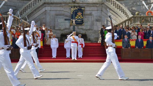 El rey Felipe VI preside la entrega de los Reales Despachos en la Escuela Naval Militar de Marín El rey Felipe VI preside la entrega de los Reales Despachos en la Escuela Naval Militar de Marín