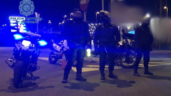 Imagen de un operativo nocturno de la Policía Nacional en la playa de Palma. Imagen de un operativo nocturno de la Policía Nacional en la playa de Palma.