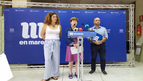 El portavoz de En Marea, Luís Villares, en rueda de prensa con las viceportavoces de la dirección Ana Seijas (izquierda) y Mariló Candedo (centro) El portavoz de En Marea, Luís Villares, en rueda de prensa con las viceportavoces de la dirección Ana Seijas (izquierda) y Mariló Candedo (centro)