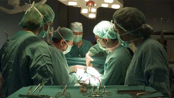 Cirujanos médicos hospital quirófano intervención Cirujanos médicos hospital quirófano intervención