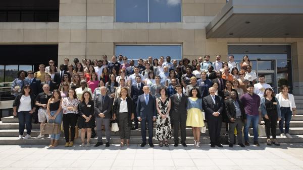 Un total de 110 alumnos de todo el mundo participan estos días en los Cursos de Derecho Internacional y Relaciones Internacionales de Vitoria, encuentro que cumple 38 ediciones celebrándose en el marco de los 'Cursos de Verano' de la Universidad del País Un total de 110 alumnos de todo el mundo participan estos días en los Cursos de Derecho Internacional y Relaciones Internacionales de Vitoria, encuentro que cumple 38 ediciones celebrándose en el marco de los 'Cursos de Verano' de la Universidad del País