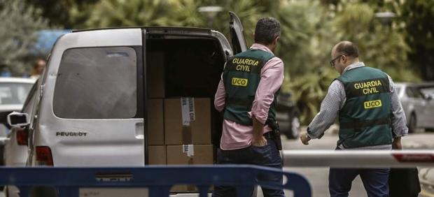Agentes de la Unidad Central Operativa de la Guardia Civil (UCO)