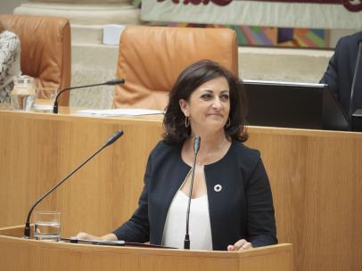 La candidata socialista a la presidencia de La Rioja, Concha Andreu, en el Parlamento de La Rioja, durante la primera sesión del pleno de investidura para la elección de la presidenta del Gobierno regional.