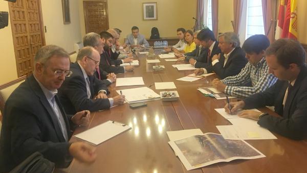 Reunión de la Comisión de Seguimiento de las obras del Abastecimiento a Ávila desde el Embalse de las Cogotas. Reunión de la Comisión de Seguimiento de las obras del Abastecimiento a Ávila desde el Embalse de las Cogotas.