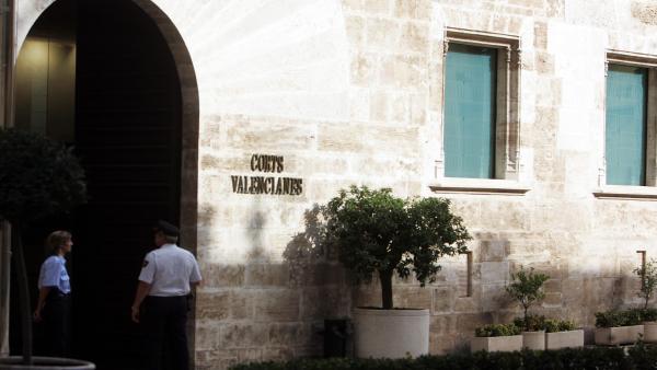 Fiscalia no veu delicte d'odi en la petició de Vox de dades de col·lectiu LGTBI Fiscalia no veu delicte d'odi en la petició de Vox de dades de col·lectiu LGTBI