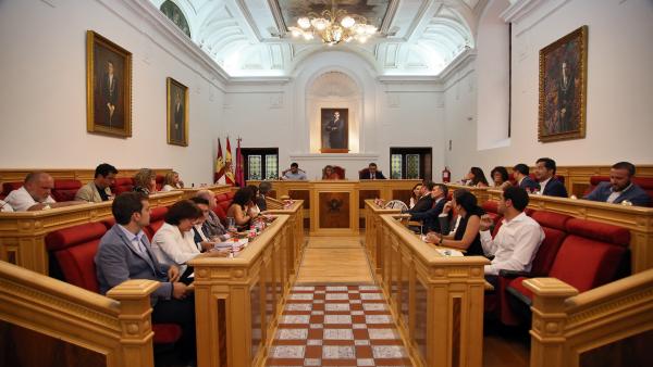 Pleno en el Ayuntamiento de Toledo. Pleno en el Ayuntamiento de Toledo.