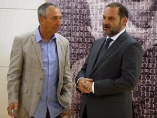 Joan Baldoví y José Luis Ábalos.