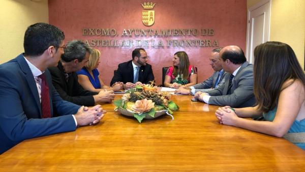 Irene García en la reunión con el equipo de gobierno del ayuntamiento de Castellar Irene García en la reunión con el equipo de gobierno del ayuntamiento de Castellar