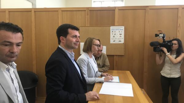 El secretario general del PSdeG, Gonzalo Caballero, se acredita como nuevo diputado en el registro del Parlamento de Galicia El secretario general del PSdeG, Gonzalo Caballero, se acredita como nuevo diputado en el registro del Parlamento de Galicia