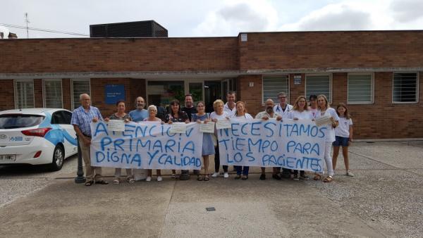 Imagen de una de las protestas de profesionales de Atención Primaria ante un centro de salud de Logroño. Imagen de una de las protestas de profesionales de Atención Primaria ante un centro de salud de Logroño.