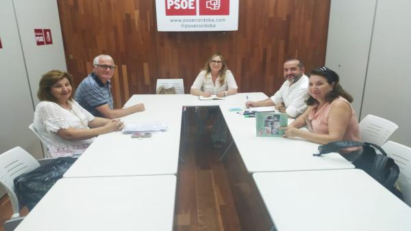 Sindicalistas de UGT reunidos con María Ángeles Luna en la sede del PSOE de Córdoba Sindicalistas de UGT reunidos con María Ángeles Luna en la sede del PSOE de Córdoba