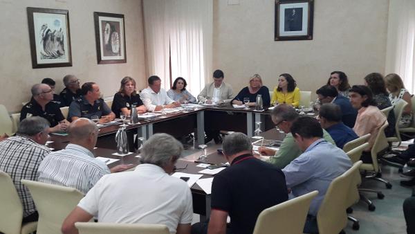 La alcaldesa de Almonte, Rocío del Mar Castellanos, preside la reunión del comité asesor del Plan Venida de la Virgen a Almonte. La alcaldesa de Almonte, Rocío del Mar Castellanos, preside la reunión del comité asesor del Plan Venida de la Virgen a Almonte.