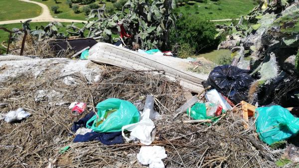 Vertedero denunciado por los ecologistas Vertedero denunciado por los ecologistas