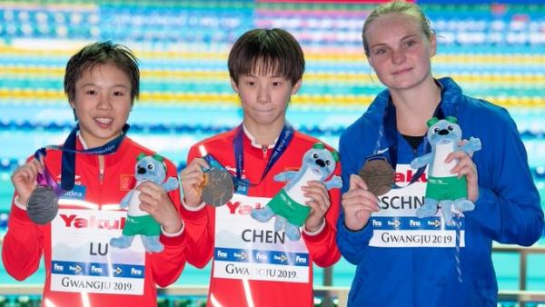 Yuxi Chen y Wei Lu campeonas del mundo de 13 años Yuxi Chen y Wei Lu campeonas del mundo de 13 años