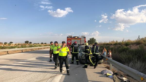 Un acccidente múltiple a la altura de La Roda con cuatro coches y dos camiones implicados se salda con varios heridos de carácter leve Un acccidente múltiple a la altura de La Roda con cuatro coches y dos camiones implicados se salda con varios heridos de carácter leve