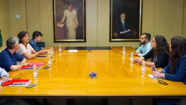 Reunión entre el PSOE y Podemos en La Rioja, con Concha Andreu y Raquel Romero a la cabeza. Reunión entre el PSOE y Podemos en La Rioja, con Concha Andreu y Raquel Romero a la cabeza.