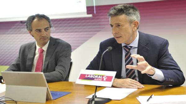 Ibon Urgoiti y Joseba Madariaga, de Laboral Kutxa, presentan el informe de coyuntura economía vasca Ibon Urgoiti y Joseba Madariaga, de Laboral Kutxa, presentan el informe de coyuntura economía vasca