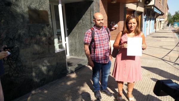 Los concejales de IU en Segovia, Ángel Galindo y Ana Peñalosa, presentan el recurso contencioso electoral en el Juzgado número 5 de Segovia. Los concejales de IU en Segovia, Ángel Galindo y Ana Peñalosa, presentan el recurso contencioso electoral en el Juzgado número 5 de Segovia.