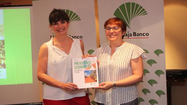 Foto mía. Macarena García (izda) y Felisa Becerra. Foto mía. Macarena García (izda) y Felisa Becerra.