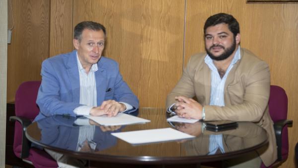 Miguel Rodríguez y José María Román en representación de la Junta de Andalucía y la Diputación de Cádiz respectivamente Miguel Rodríguez y José María Román en representación de la Junta de Andalucía y la Diputación de Cádiz respectivamente