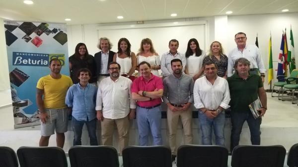 La delegada de Turismo, María Ángeles Muriel, se reúne con agentes del turismo en el Andévalo. La delegada de Turismo, María Ángeles Muriel, se reúne con agentes del turismo en el Andévalo.