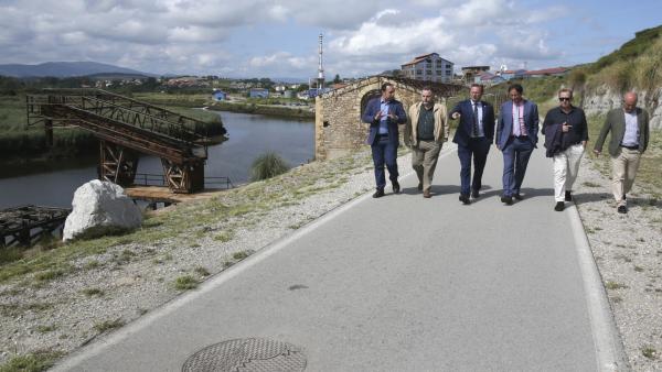 Los consejeros de Obras Públicas, Ordenación del Territorio y Urbanismo, José Luis Gochicoa, y Desarrollo Rural, Ganadería, Pesca, Alimentación y Medio Ambiente, Guillermo Blanco, realizan una visita a la zona Los consejeros de Obras Públicas, Ordenación del Territorio y Urbanismo, José Luis Gochicoa, y Desarrollo Rural, Ganadería, Pesca, Alimentación y Medio Ambiente, Guillermo Blanco, realizan una visita a la zona