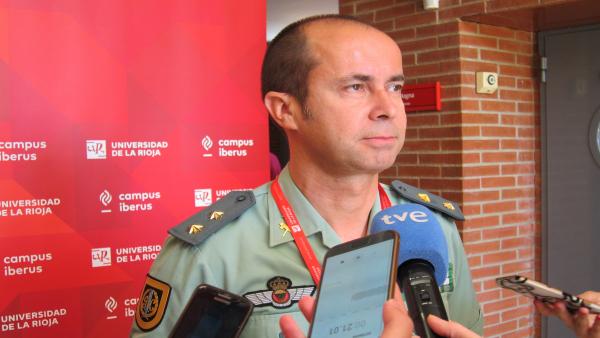El jefe del Grupo de Acción Rápida (GAR) de la Guardia Civil, Jesús Gayoso Rey, atiende a los medios de comunicación El jefe del Grupo de Acción Rápida (GAR) de la Guardia Civil, Jesús Gayoso Rey, atiende a los medios de comunicación
