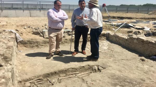 Visita del presidente de la Diputación de Ávila, Carlos García, a la villa romana de San Pedro del Arroyo. Visita del presidente de la Diputación de Ávila, Carlos García, a la villa romana de San Pedro del Arroyo.
