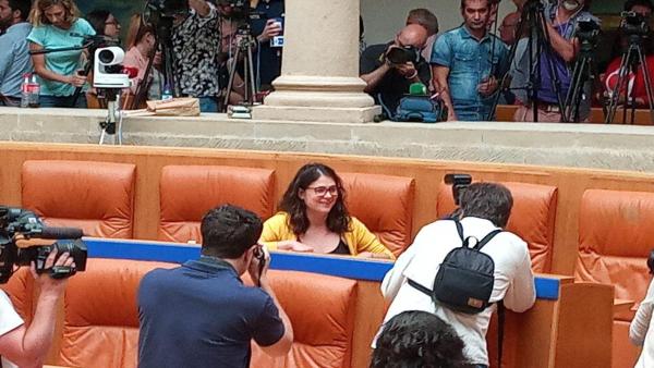 La diputada de Podemos en La Rioja, Raquel Romero, que ha votado por segunda vez no a la investidura de la candidata socialista a la Presidencia de La Rioja, en el Parlamento regional el día de la segunda investidura fallida. La diputada de Podemos en La Rioja, Raquel Romero, que ha votado por segunda vez no a la investidura de la candidata socialista a la Presidencia de La Rioja, en el Parlamento regional el día de la segunda investidura fallida.