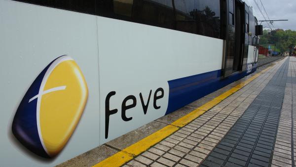 Tren de la antigua Feve, ahora Renfe. Tren de la antigua Feve, ahora Renfe.