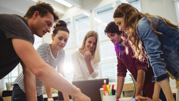Jóvenes en el trabajo Jóvenes en el trabajo