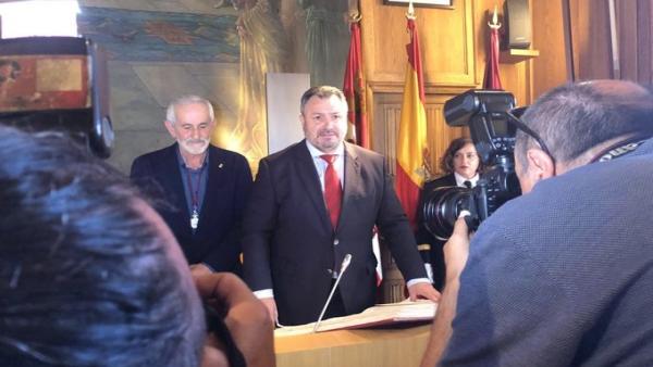Eduardo Morán jura su cargo como presidente de la Diputación. Eduardo Morán jura su cargo como presidente de la Diputación.