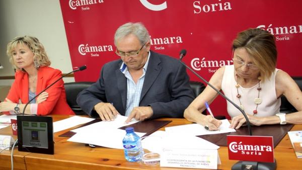 Nuria Sánchez (i), Amador Frías y María Teresa Bomboi. Nuria Sánchez (i), Amador Frías y María Teresa Bomboi.