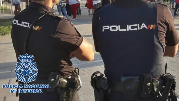 Agentes de la Policía Nacional Agentes de la Policía Nacional