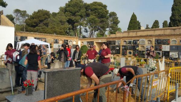 Apertura de fosas en el cementerio de Paterna Apertura de fosas en el cementerio de Paterna