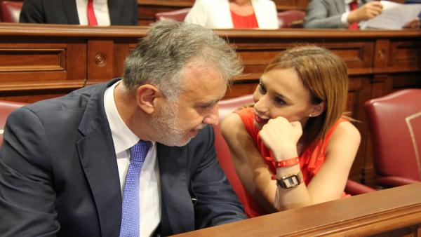 Constitución de la X Legislatura. El presidente del Gobierno de Canarias, Ángel Víctor Torres, y la presidenta del Grupo Parlamentario Socialista, Nira Fierro Constitución de la X Legislatura. El presidente del Gobierno de Canarias, Ángel Víctor Torres, y la presidenta del Grupo Parlamentario Socialista, Nira Fierro