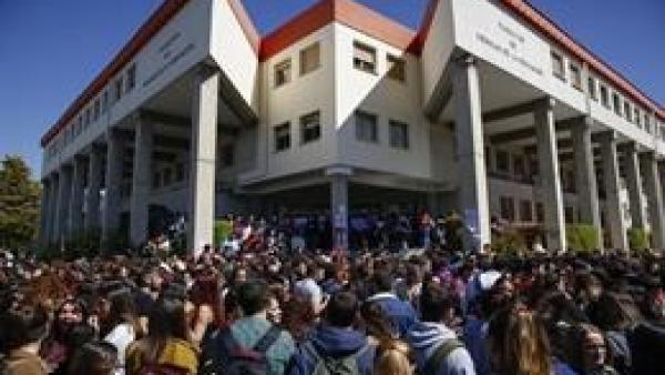 Concentración de alumnos en la Facultad de Ciencias de la Educación de la UGR Concentración de alumnos en la Facultad de Ciencias de la Educación de la UGR