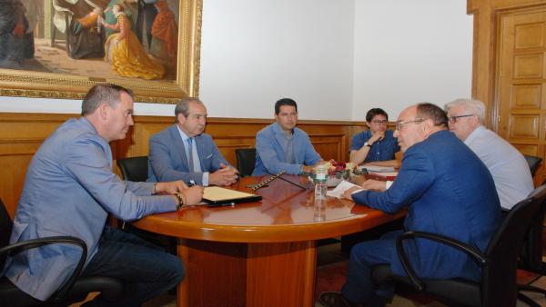 Reunión entre la Diputación de Zamora y la Cámara de Comercio. Reunión entre la Diputación de Zamora y la Cámara de Comercio.